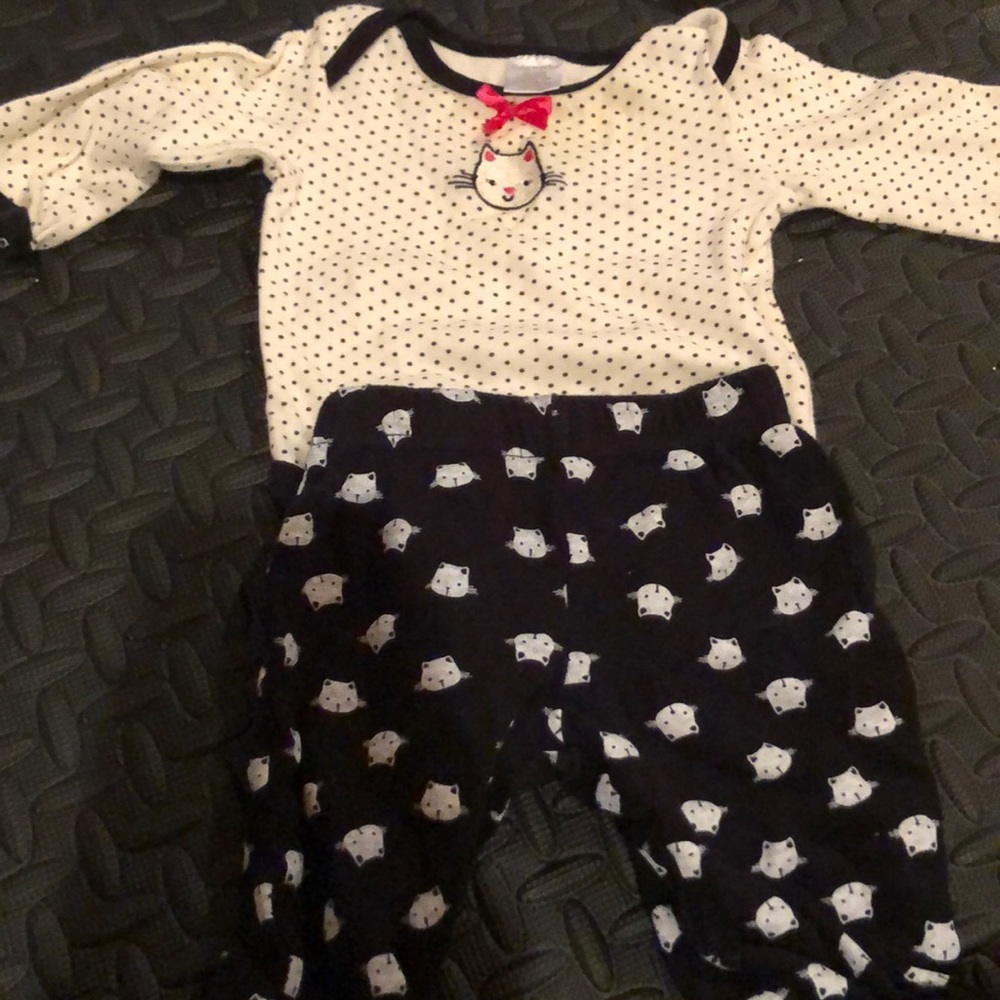 Euc 6-9 month baby works cat outfit.